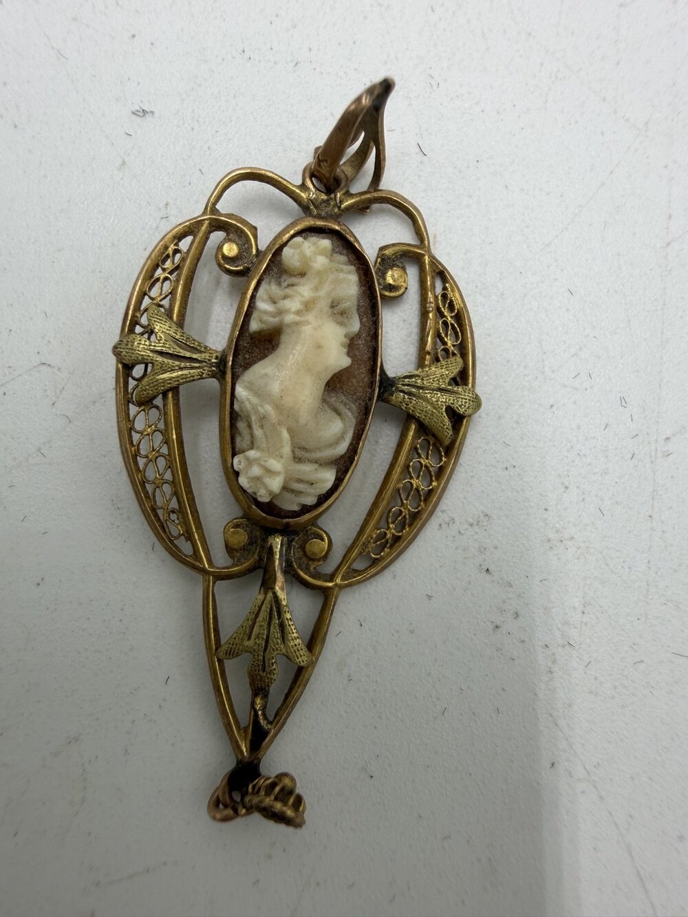 Antique Art Nouveau 10K Yellow Gold Carved Shell Cameo Pendant 1.93g Makers Mark